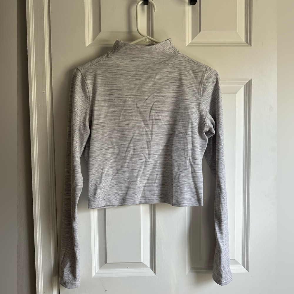Lululemon cropped turtleneck